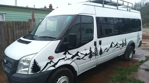 Flash – 3 berth Ford bus from 2013