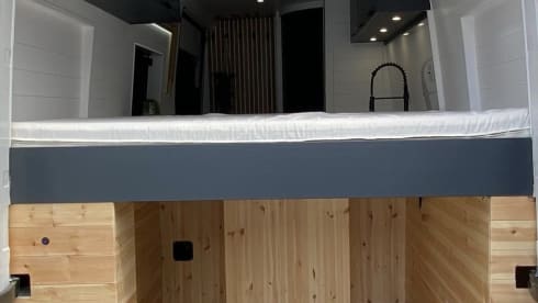 Luxury off grid Volkswagen LWB Crafter 2020 (3 berth)