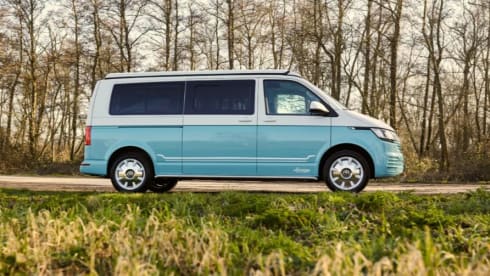  Hippie – 2020 4-person Volkswagen campervan