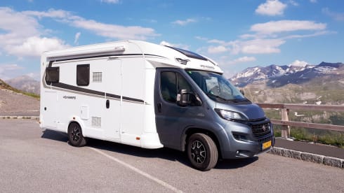 W2 – Nice 4 person camper from 2018!
