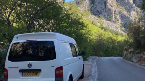 Pedi – Bespoke 2 berth VW Transporter 