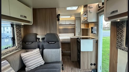 Mary Dolls Motorhome  – Camping-car 6 couchages acceptant les chiens