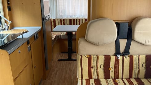 Elliot – Spacious 5-person Ford Trigano Elliot