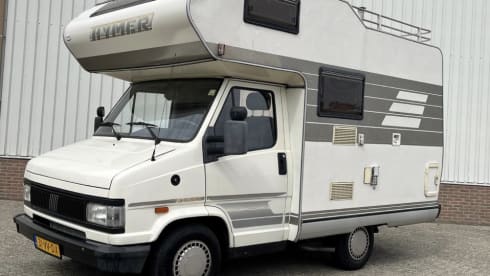 3p Hymer alcove uit 1991