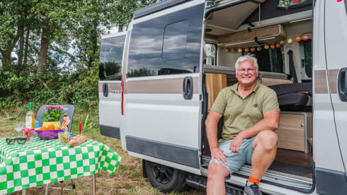 Stoere Duco – Reliable Hymer Sydney urban camper, comfortable, complete inventory