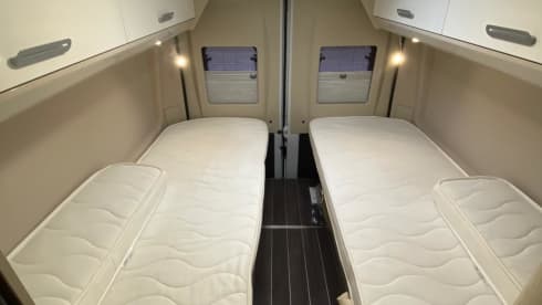 Nr. 9 – Rimor van single beds
