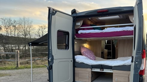 Arkoo – Year-round, off grid, 4/2 berth home from home