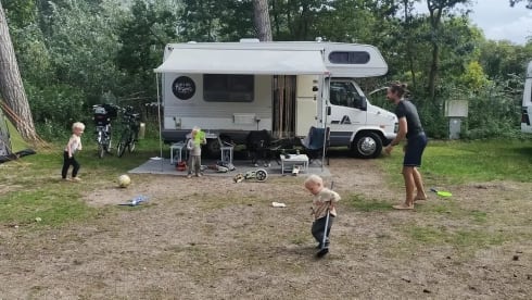 6-person cozy family camper 