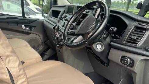 stravaig – Ford transit custom Campervan 4 berth