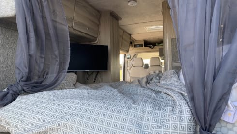 FreedaFreedom – Delightful 3 berth Peugeot boxer campervan from 2023