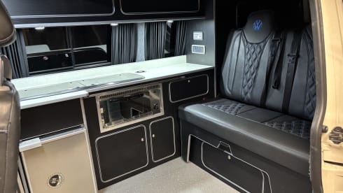 Obi Van Kenobi – 4 berth Volkswagen campervan from 2007