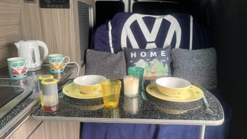 Hector – 2 berth Volkswagen T6 LWB 2016 ( awning sleeps additional 2 persons ) 