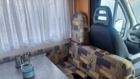 Adriatik 573ds – 4p Adria Mobil semi-integrated uit 2003
