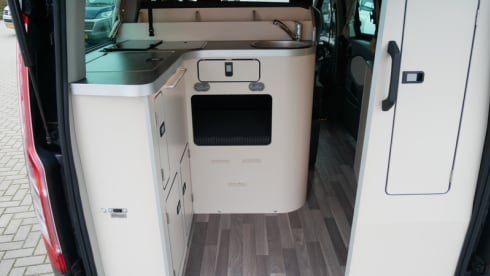Ford Nugget – 2-4p Ford Nugget Westfalia with pop-up roof from 2015
