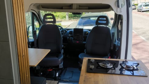 JOEY – 2-seater Peugeot bus from 2019