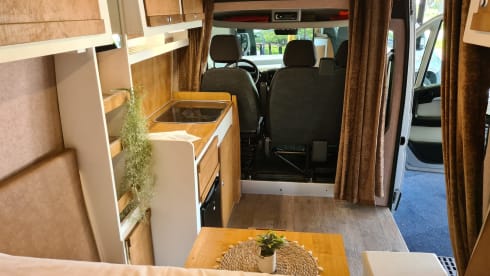 Aarts I – 3-person spacious self-built camper >>> Dog Friendly<<<