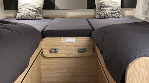 Beautiful 4p Sunlight T68 with single beds and pull-down bed from 2022