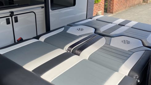 Fin – 4 berth 2020 Volkswagen T6.1 campervan with pop top 