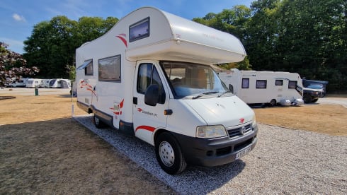 Ellis – Fiat Alcove met 4 slaapplaatsen uit 2004
