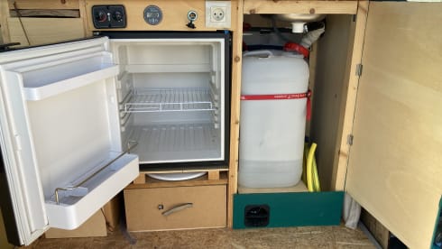 Marcelleke – Super cozy converted Mercedes Sprinter campervan L2H2