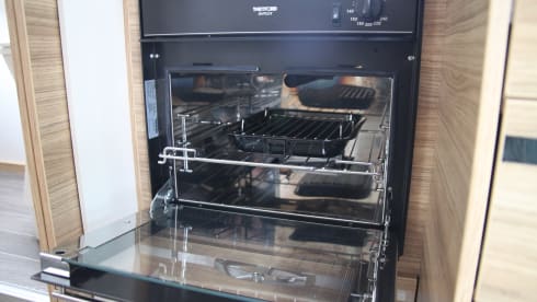 Luxuriöser Adria Matrix Familiencamper mit automatischem Niveausystem