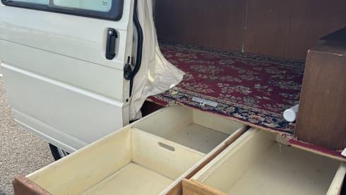 2p Volkswagen campervan uit 2003