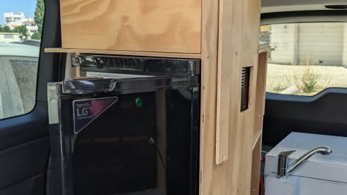 Elektra – 2-person Mercedes-Benz campervan from 2020