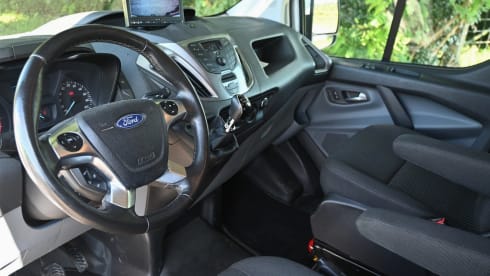 2p 131PK Ford buscamper uit 2017