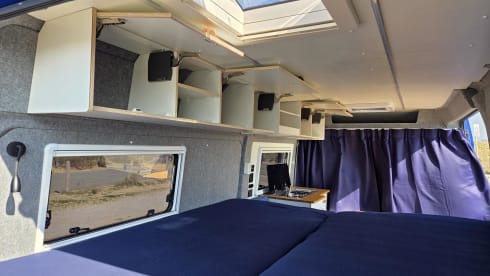 Blauw plezier – 2-person Peugeot Campervan | With new interior 2024