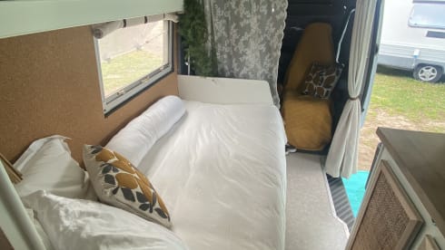 De Merrie – 2p Mercedes-Benz campervan from 1996