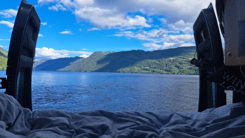 Sfeervolle buscamper voor lange mensen