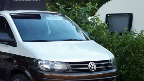Rinus – 4p Volkswagen t5 150 hp automatic bus camper