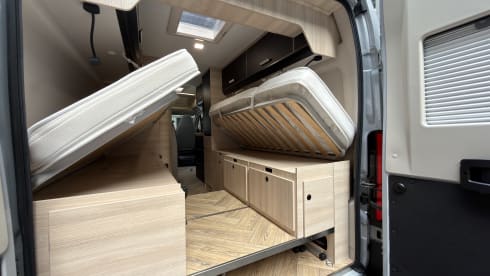 Making Memories 14 – 2024 Chausson V697 buscamper uit 2025 Automaat, Off Grid, Lengte bedden,