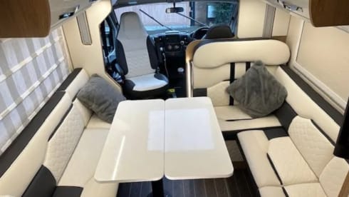 IONA – Luxury RollerTeam Autoroller 707   6 berth/6 seatbelts