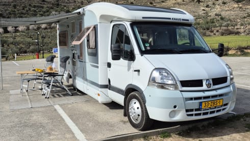 Travel comfortably with our complete Knaus Sun Ti!