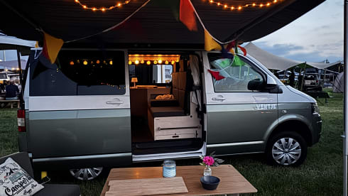 Ventje_CamperBuddy 2 – Ventje_Camper-Luxe VW T5 automatique - 5 places avec ceinture de sécurité 