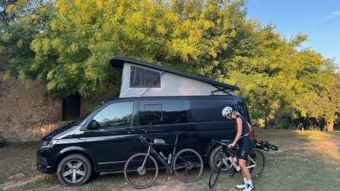 Bjørn – 4-person Volkswagen campervan from 2015