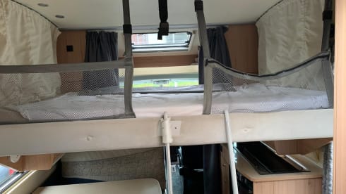 De Ixeo – Neat complete family camper for rent Burstner Ixeo