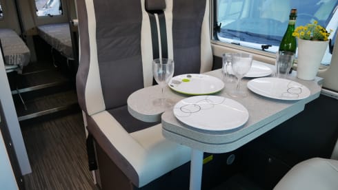 Sun Living Flexo 6.40, 2 couchages - 4 places assises, lits en longueur, climatisation !