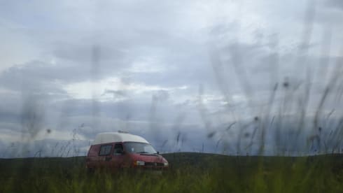 "Thermos" – VW T4 del 2002 con 2 posti letto - a 3 miglia dall'aeroporto di Inverness - *assicurazione inclusa*