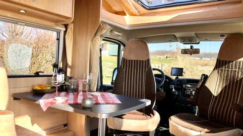 Very nice and complete spacious family camper for 2-4 persons
