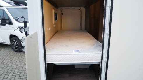 Ford CI Alcove, 6-Persons sitting / sleeping places!