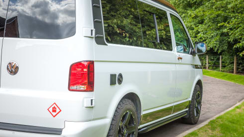 Harriette – 4 berth Volkswagen CamperKing Montecarlo 2021