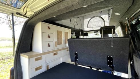 Hippe 4 persoons Volkswagen T6 (ombouw in 2022)
