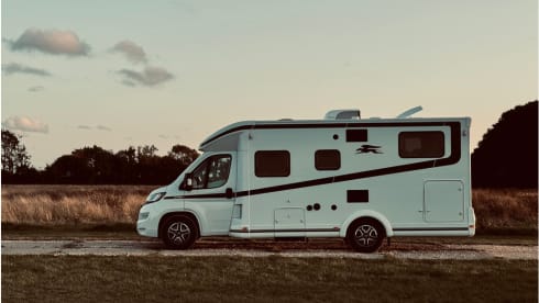 Bluff – Luxury 4 berth Laika Kosmo Motorhome / Camper - Brand New 2024 - Automatic