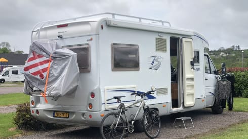 Freedom traveler – 4p Bürstner semi-integrated uit 2006