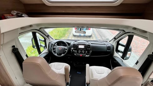 Romantic Luxury Camper – 2p LMC semi-integrated from 2020