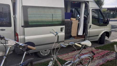 Nomadje – 2p Ford bus uit 2010
