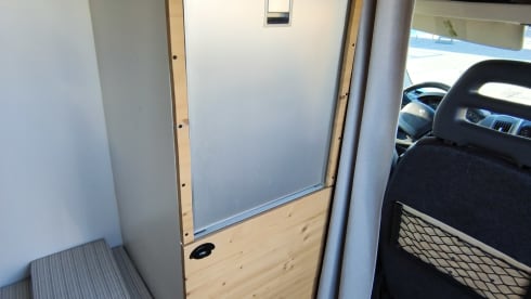 De Kanarie 🌞  – Gezellige gele camperbus (off-grid!) 