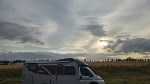 Bobby – 4p Bürstner semi-integrated uit 2014